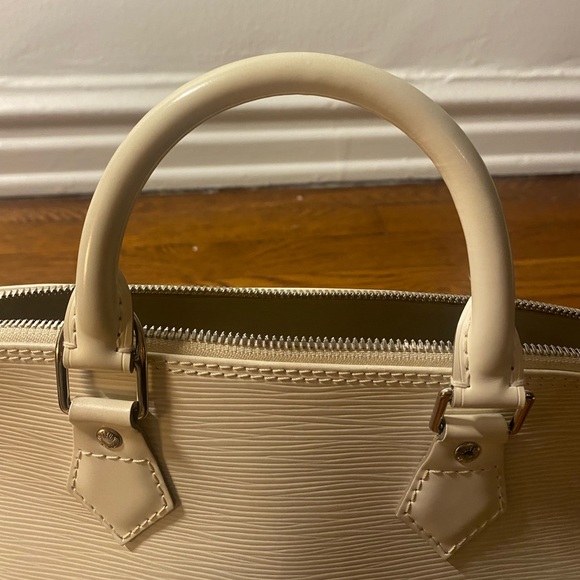 Louis Vuitton
Alma Handbag white Epi Leather PM - Picture 11 of 16